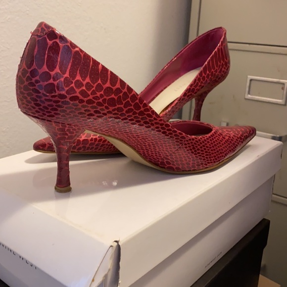 Nine West Nuncio Pump pink croc color - Picture 3 of 4